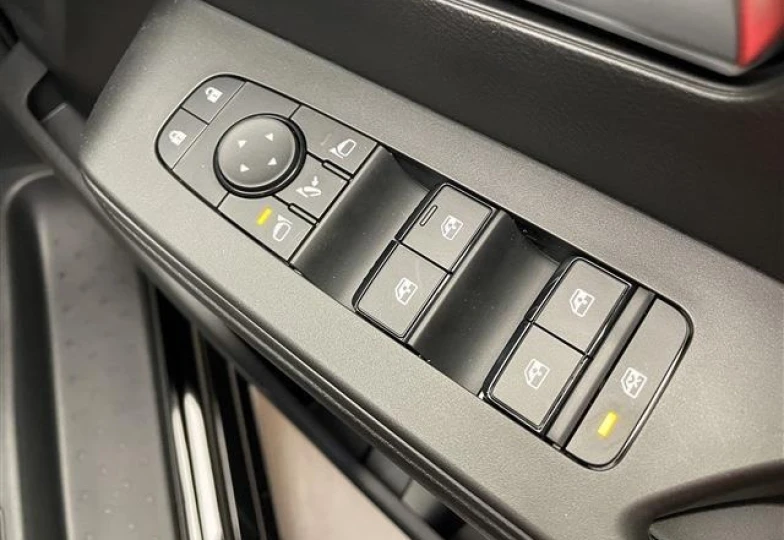 Nissan Serena Черный