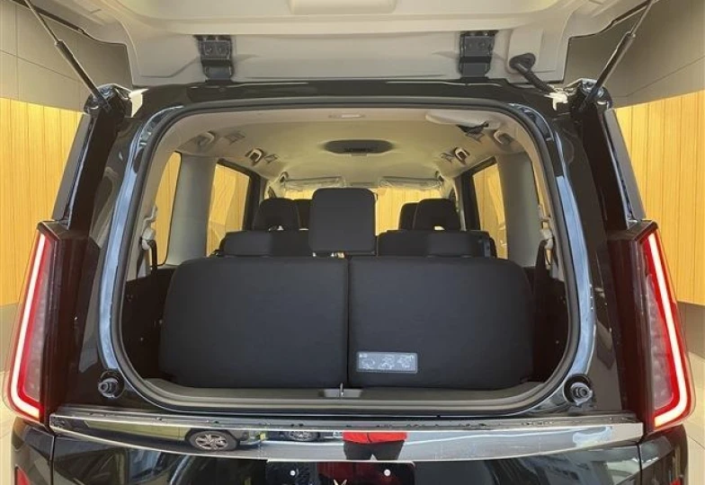 Nissan Serena Черный