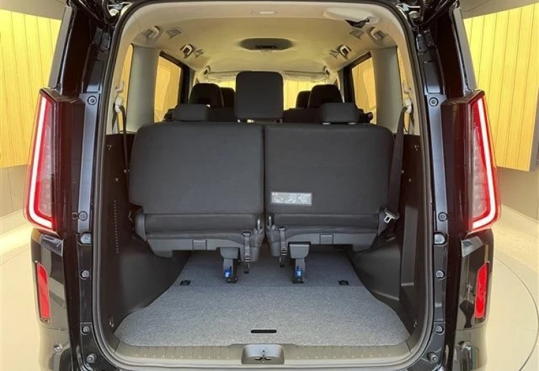 Nissan Serena Черный