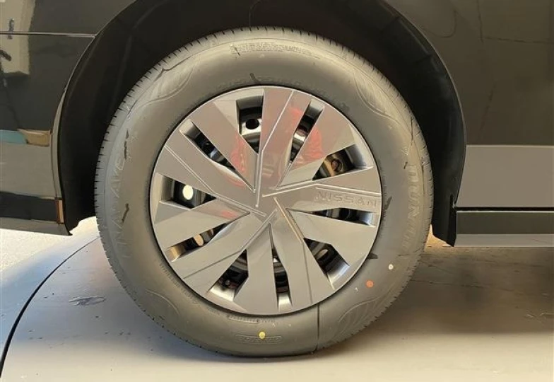 Nissan Serena Черный