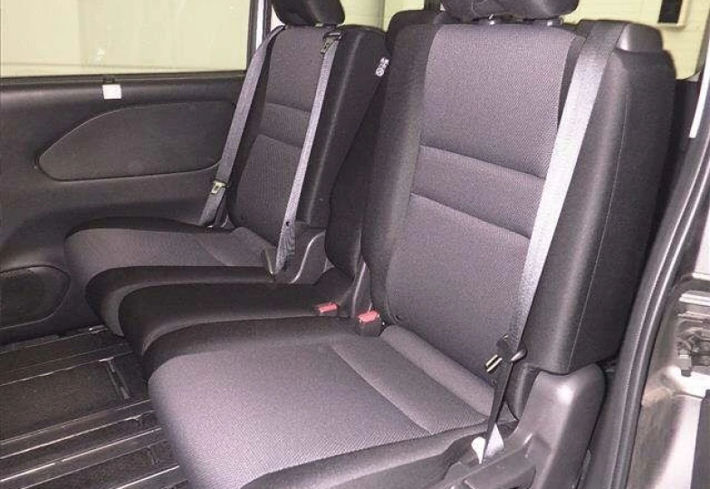 Nissan Serena Серый