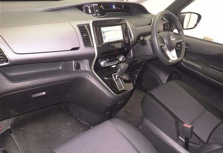 Nissan Serena Серый