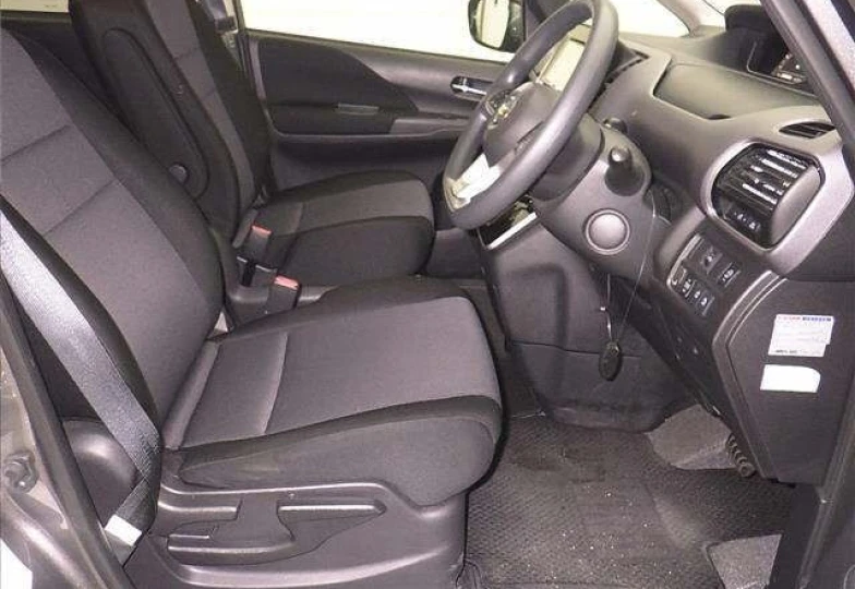 Nissan Serena Серый