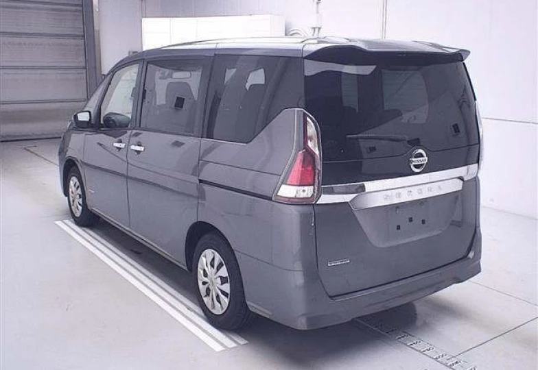 Nissan Serena Серый