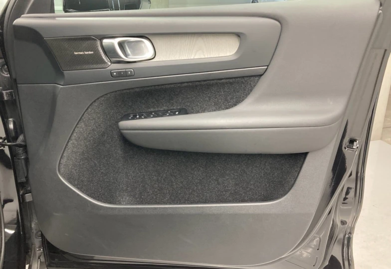 Volvo XC40 Черный