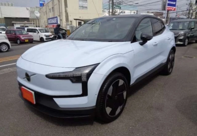 Volvo EX30 Белый