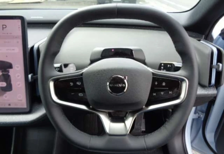 Volvo EX30 Белый