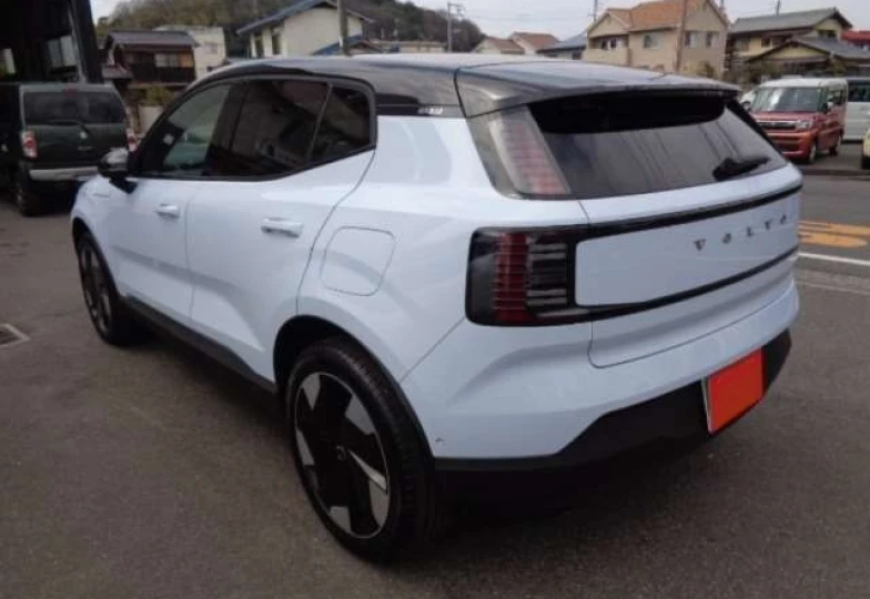Volvo EX30 Белый