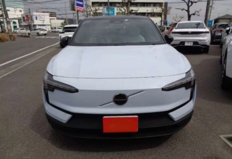 Volvo EX30 Белый