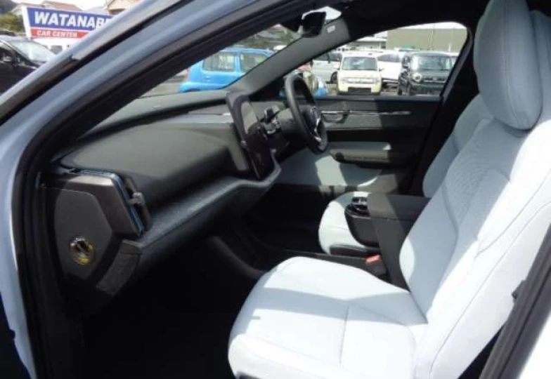 Volvo EX30 Белый