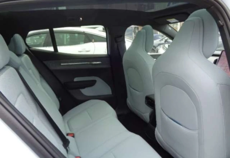 Volvo EX30 Белый