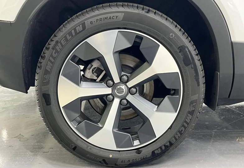 Volvo XC40 Белый
