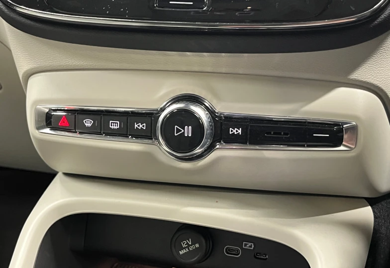 Volvo XC40 Белый