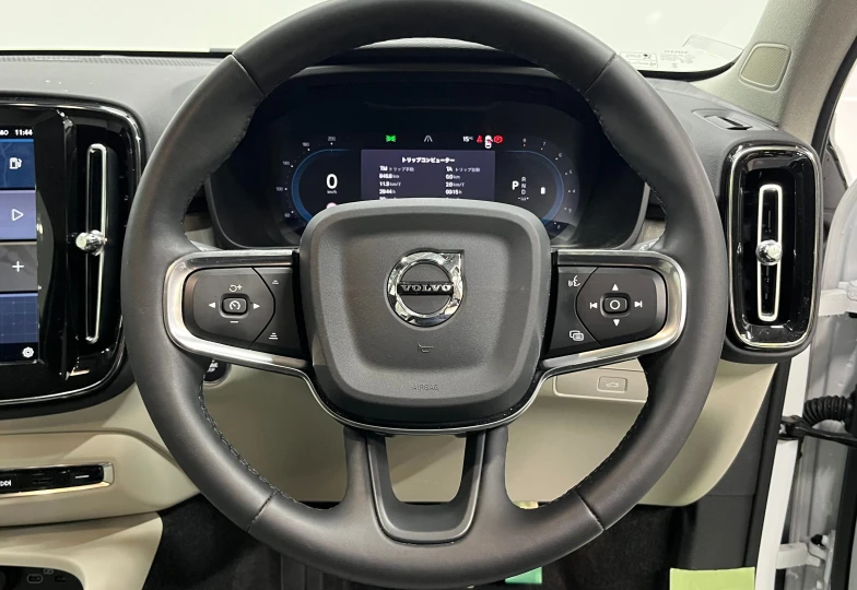 Volvo XC40 Белый