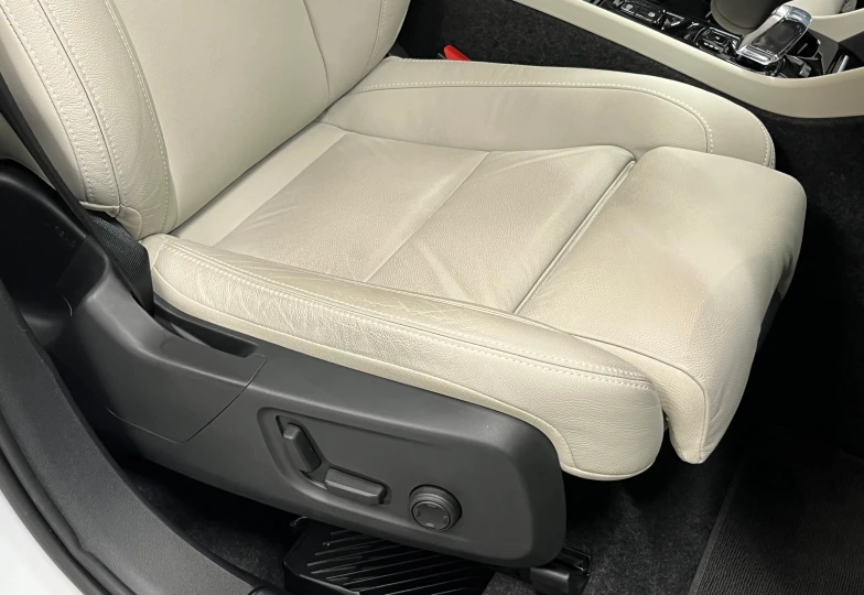 Volvo XC40 Белый