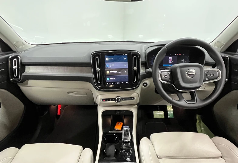 Volvo XC40 Белый