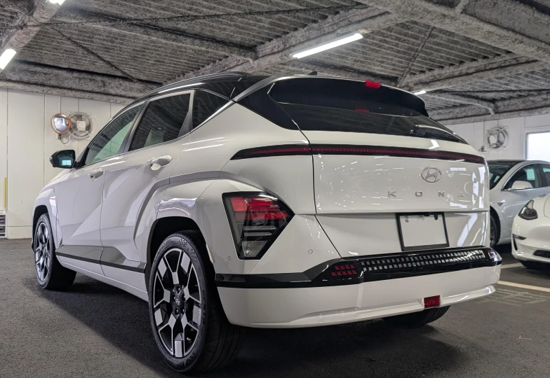 Hyundai Kona Белый
