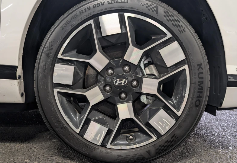Hyundai Kona Белый