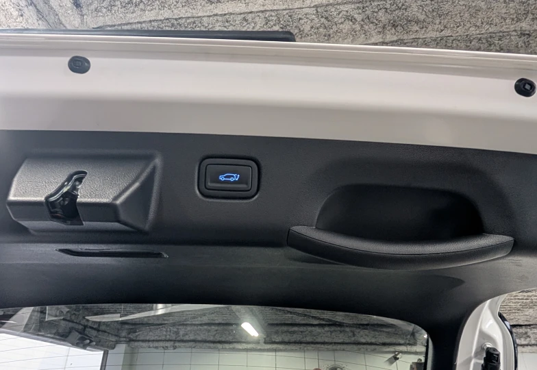 Hyundai Kona Белый