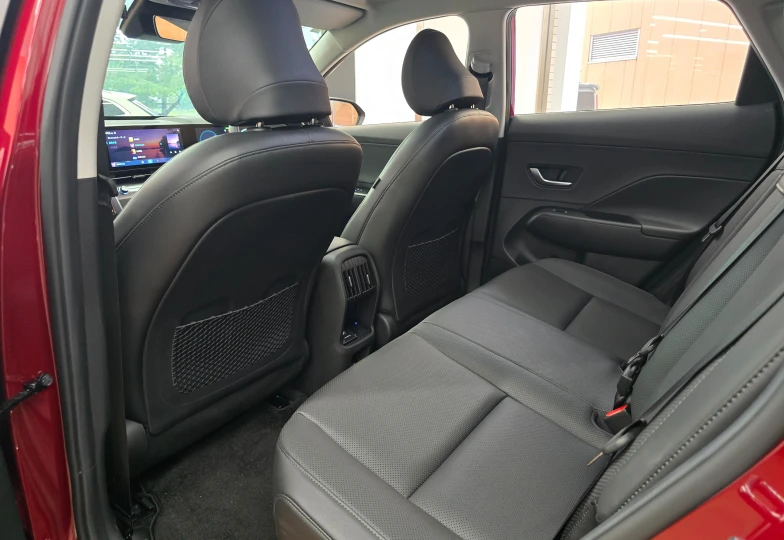 Hyundai Kona Красный