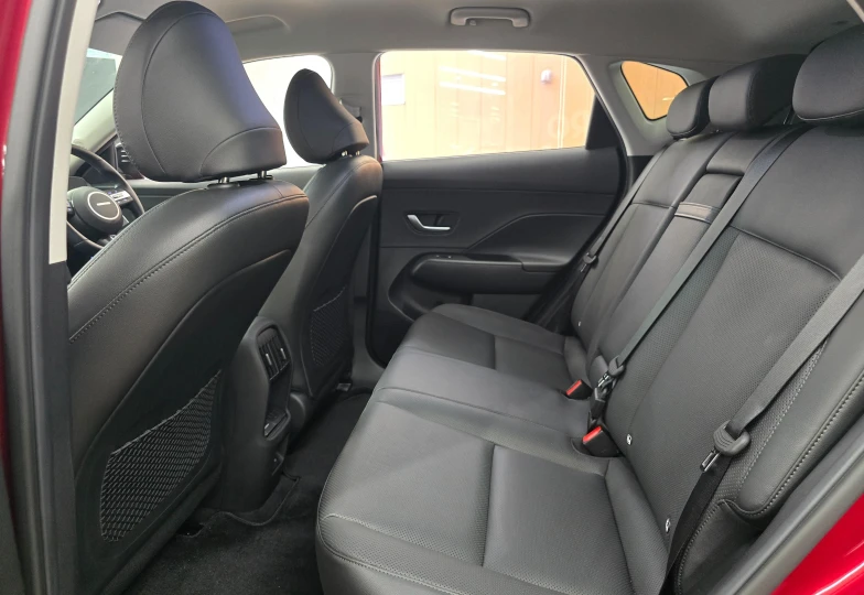 Hyundai Kona Красный
