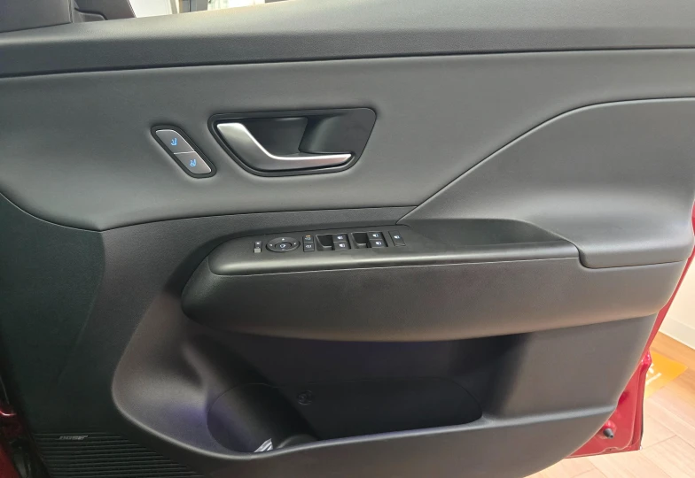 Hyundai Kona Красный