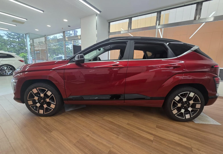 Hyundai Kona Красный