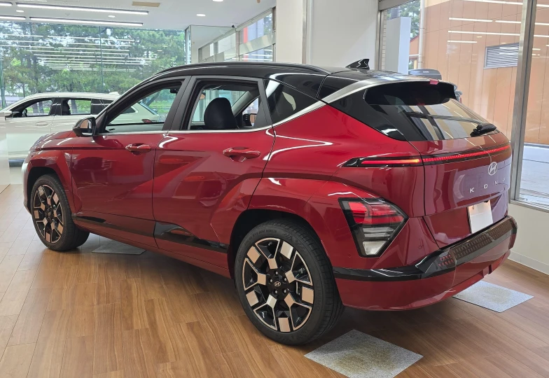 Hyundai Kona Красный