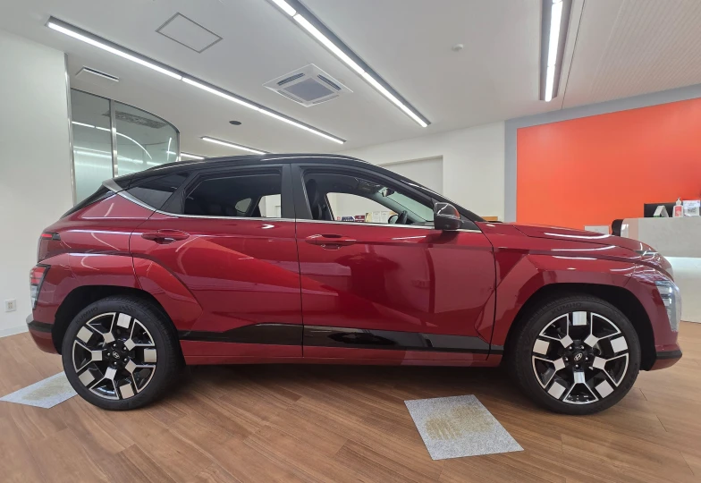 Hyundai Kona Красный