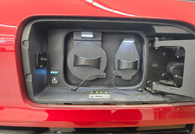 Hyundai Kona Красный