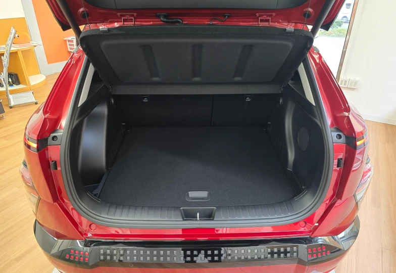 Hyundai Kona Красный