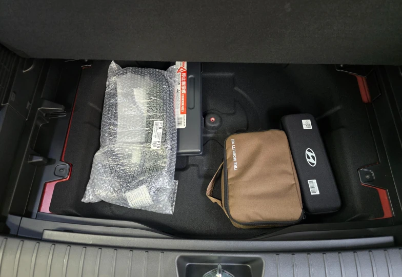 Hyundai Kona Красный