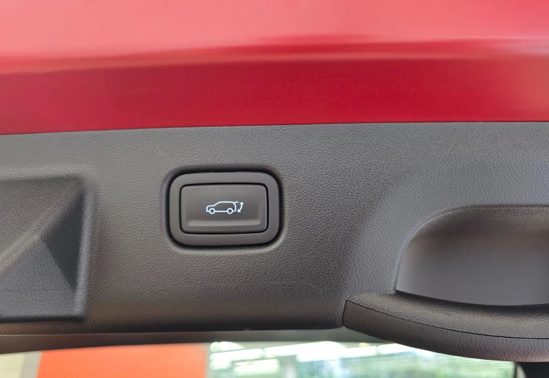 Hyundai Kona Красный