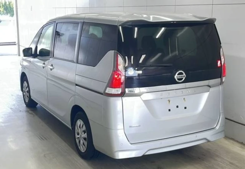 Nissan Serena Серый