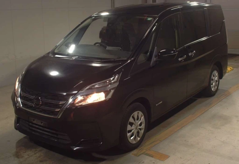 Nissan Serena Черный