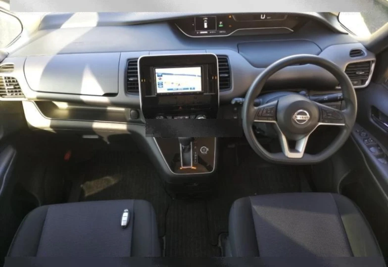 Nissan Serena Черный