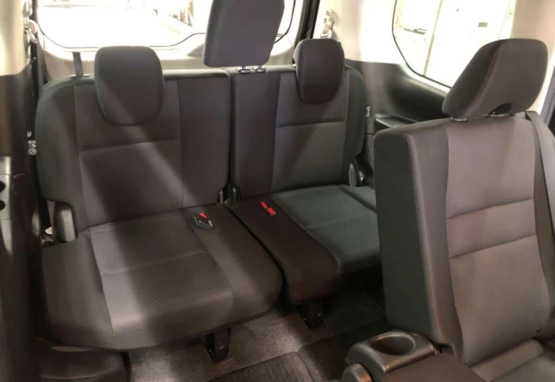 Nissan Serena Черный