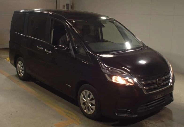 Nissan Serena Черный