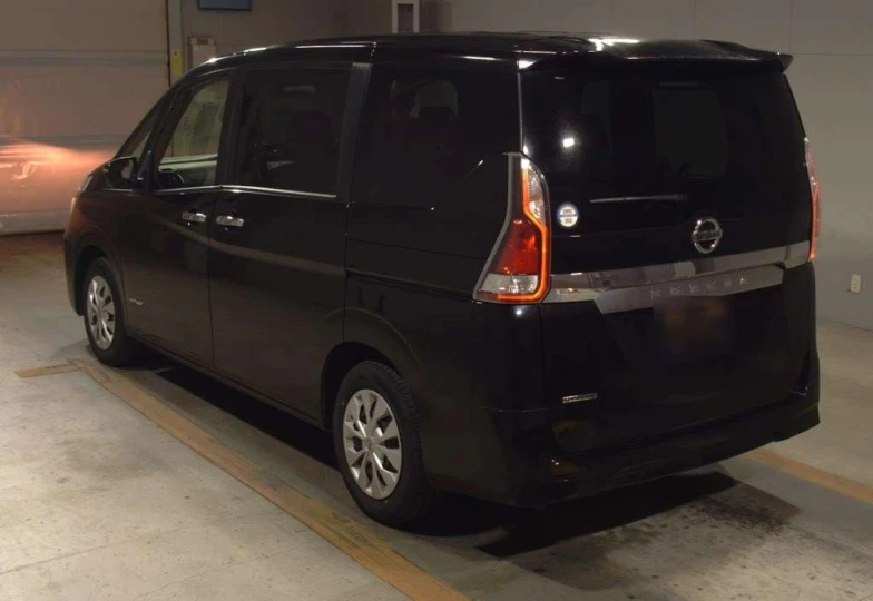 Nissan Serena Черный