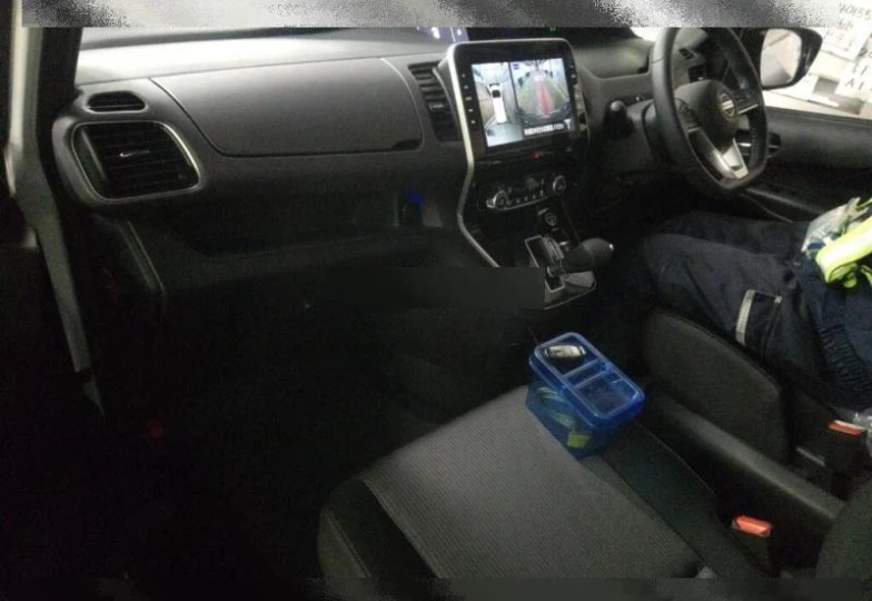 Nissan Serena Белый