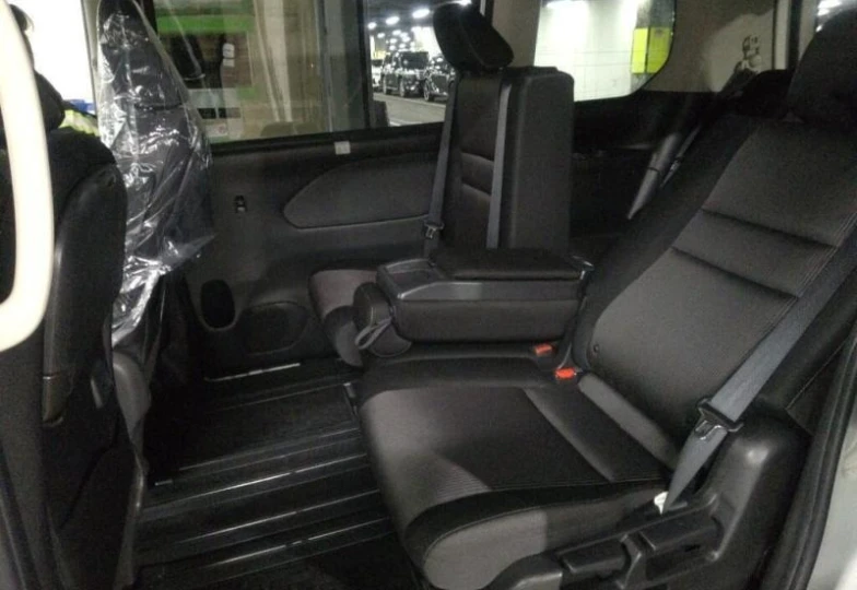 Nissan Serena Белый