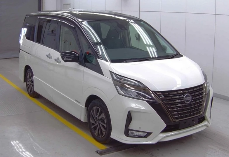 Nissan Serena Белый