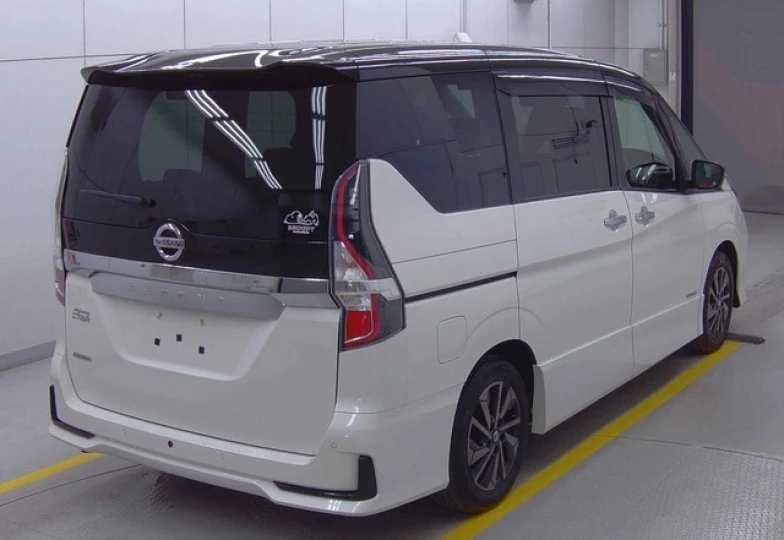 Nissan Serena Белый