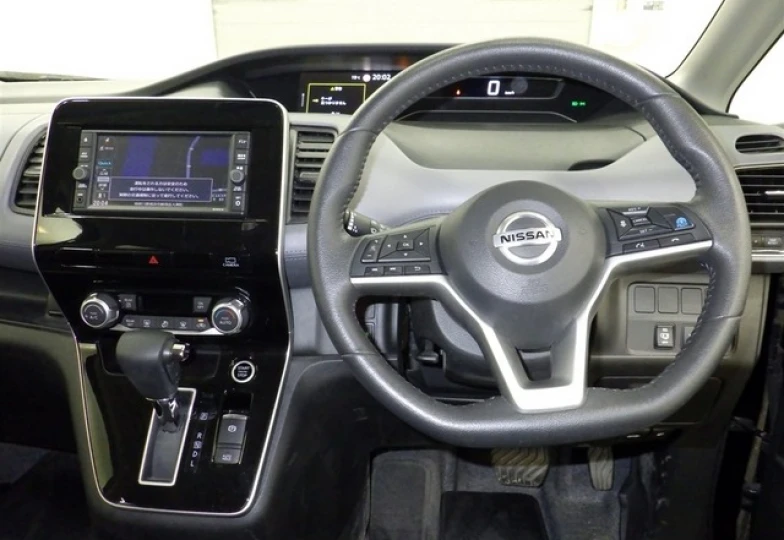 Nissan Serena Черный
