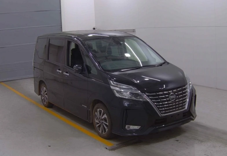 Nissan Serena Черный