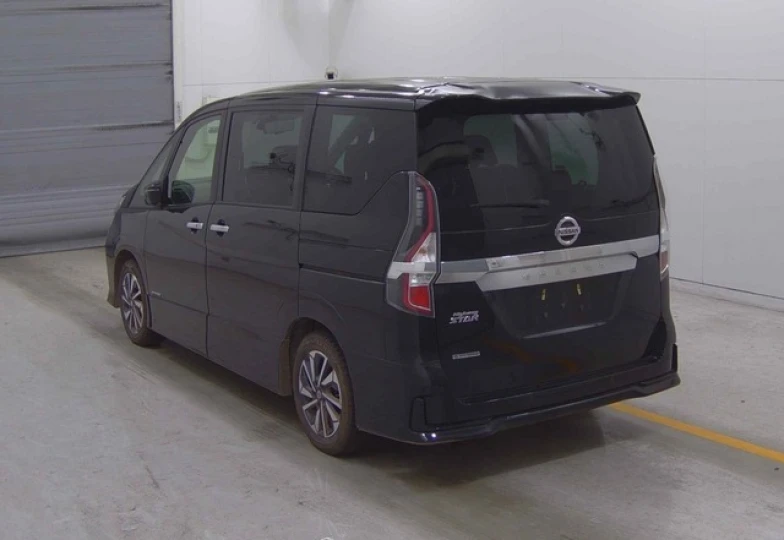 Nissan Serena Черный