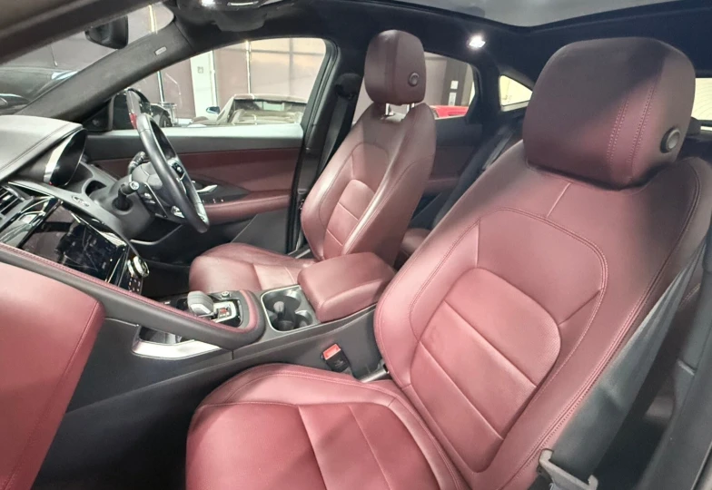 Jaguar E-Pace Серый