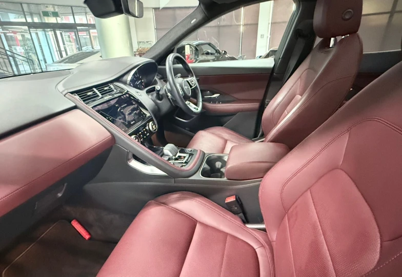 Jaguar E-Pace Серый