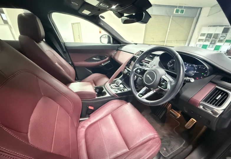 Jaguar E-Pace Серый