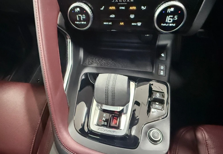 Jaguar E-Pace Серый